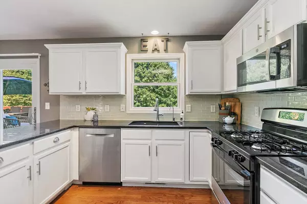 105 Devonshire DR, Dekalb, IL 60115