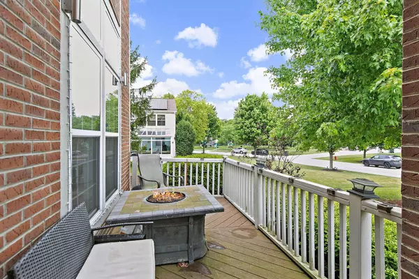 1285 Mallard LN, Hoffman Estates, IL 60192