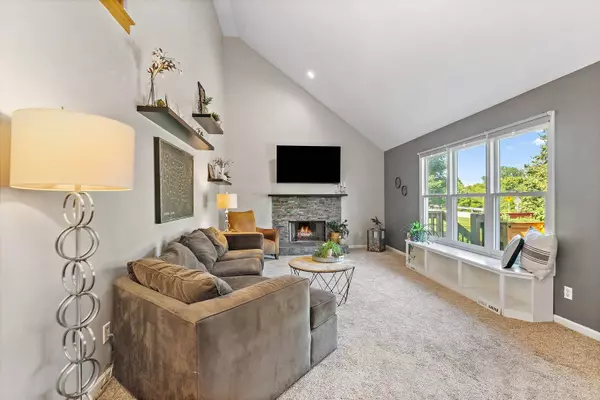 105 Devonshire DR, Dekalb, IL 60115