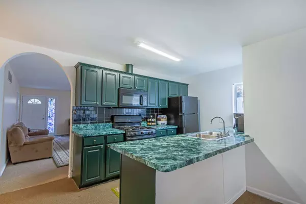 2S616 Linden SQ, Warrenville, IL 60555