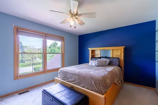 534 Philip DR, Bartlett, IL 60103