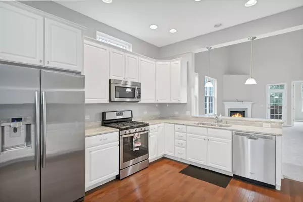 3848 Valhalla DR, Elgin, IL 60124