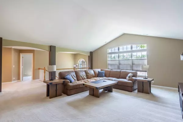 2746 Acorn CT #2746, West Dundee, IL 60118