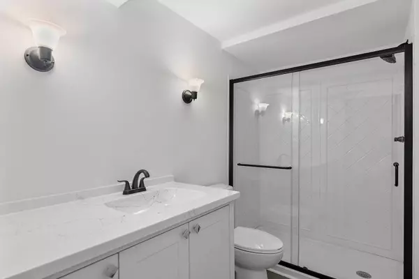 610 Catalpa LN, Bartlett, IL 60103