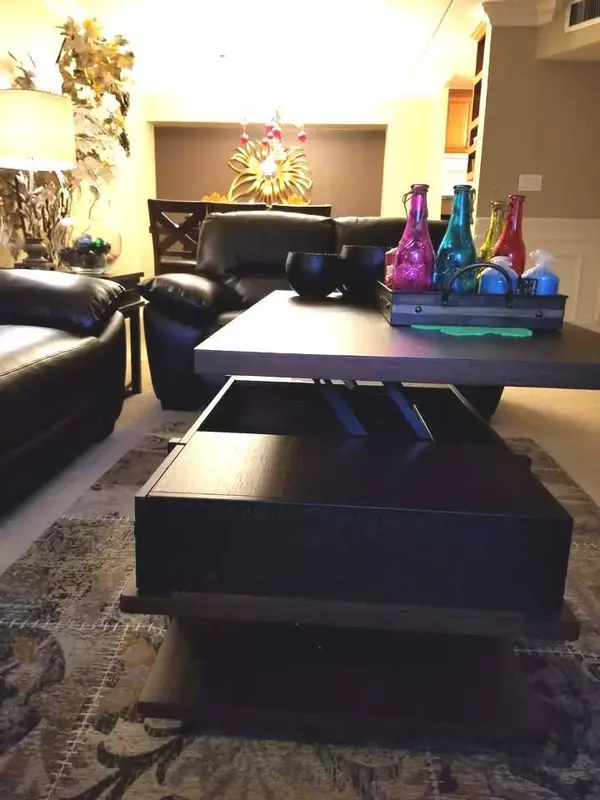 300 S Roselle RD #207, Schaumburg, IL 60193