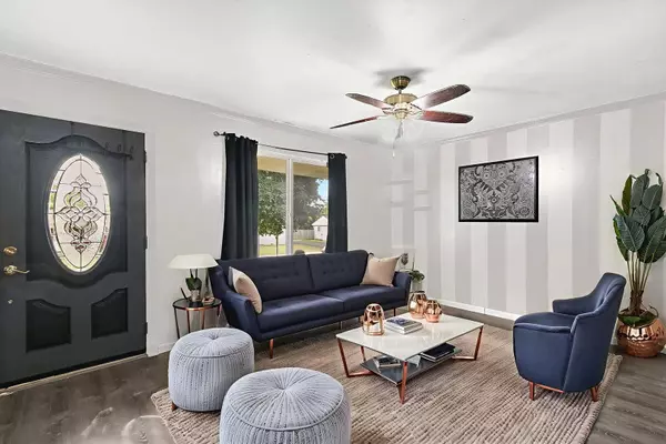 49 WREN RD, Carpentersville, IL 60110