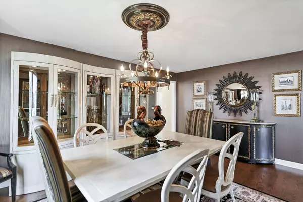 870 Malibu CT, Carol Stream, IL 60188