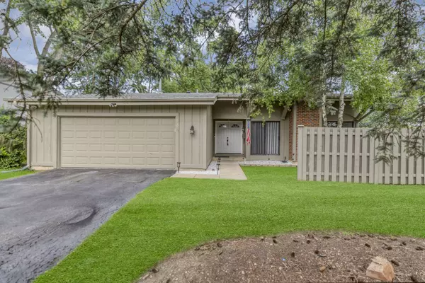 755 N Woodfield TRL, Roselle, IL 60172