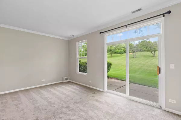 2284 Flagstone LN, Carpentersville, IL 60110