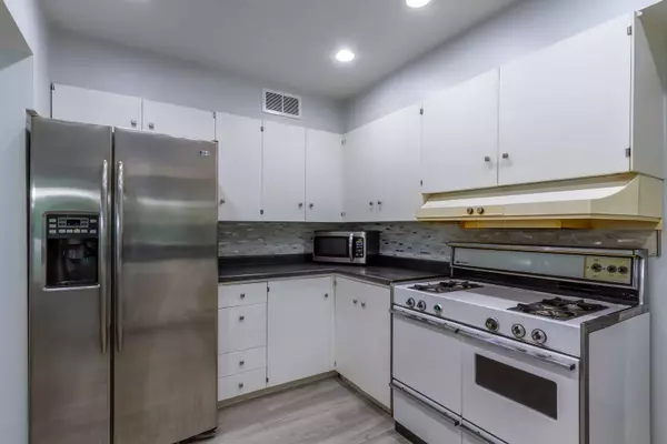 285 Illinois ST, Crystal Lake, IL 60014