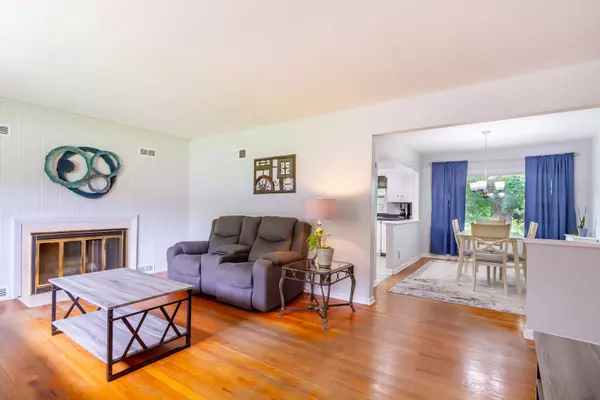 285 Illinois ST, Crystal Lake, IL 60014