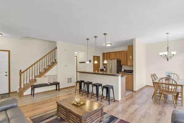 6552 Marble LN, Carpentersville, IL 60110