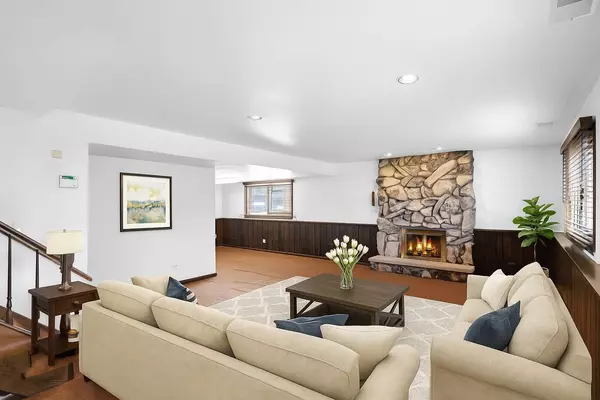 722 Seafarer DR, Schaumburg, IL 60193