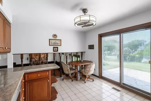 722 Seafarer DR, Schaumburg, IL 60193