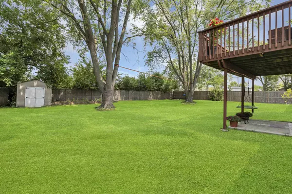 1250 Campbell LN, Hoffman Estates, IL 60169