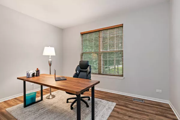 806 VIEWPOINTE DR, St. Charles, IL 60174