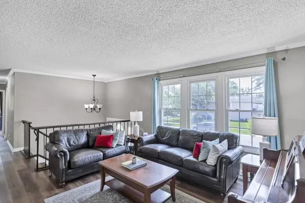 1250 Campbell LN, Hoffman Estates, IL 60169