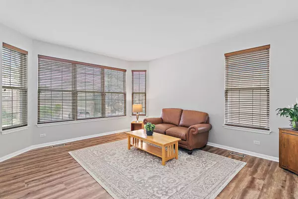 806 VIEWPOINTE DR, St. Charles, IL 60174