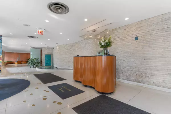 6301 N Sheridan RD #11D, Chicago, IL 60660