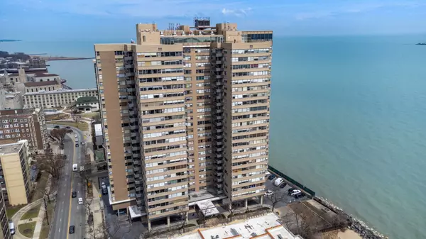 6301 N Sheridan RD #11D, Chicago, IL 60660