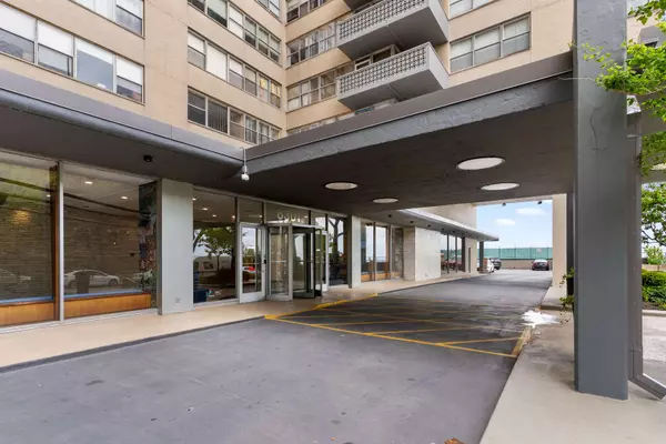 6301 N Sheridan RD #11D, Chicago, IL 60660