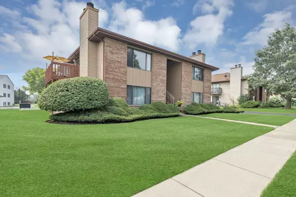 1025 Manchester CT #1025, South Elgin, IL 60177