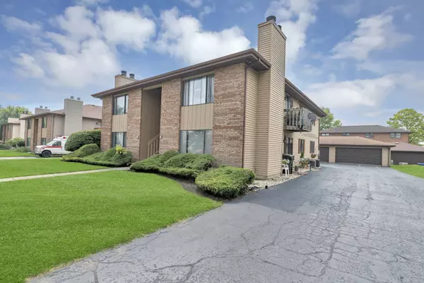 1025 Manchester CT #1025, South Elgin, IL 60177