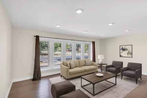 320 Natwick LN, Schaumburg, IL 60193