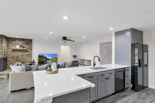 320 Natwick LN, Schaumburg, IL 60193