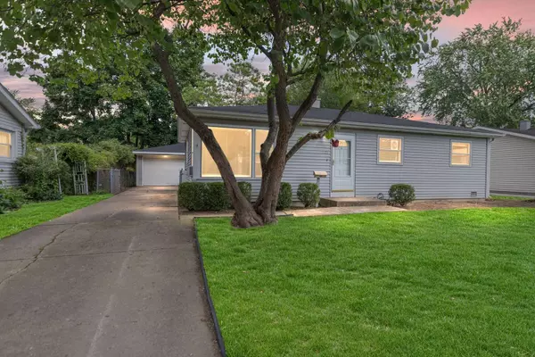 625 N EMERALD AVE, Mundelein, IL 60060