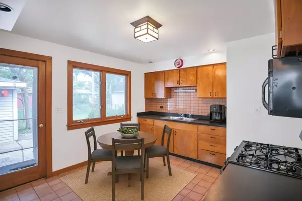 625 N EMERALD AVE, Mundelein, IL 60060