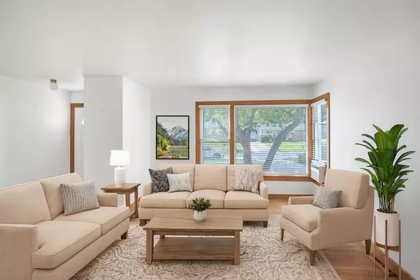 625 N EMERALD AVE, Mundelein, IL 60060