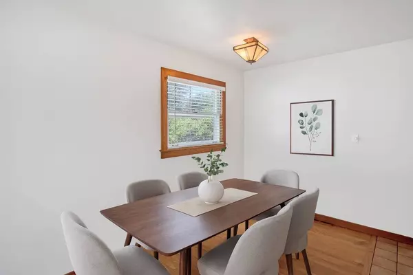 625 N EMERALD AVE, Mundelein, IL 60060