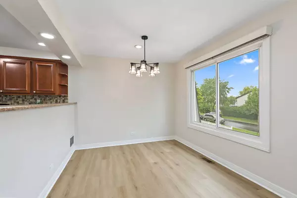 2183 Wildwood CT, Hanover Park, IL 60133