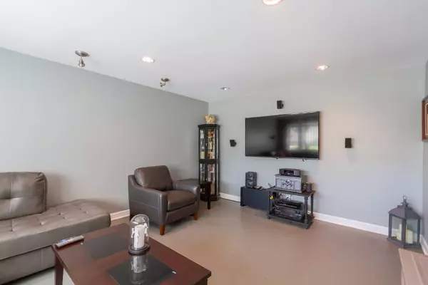 248 Clearmont DR, Elk Grove Village, IL 60007