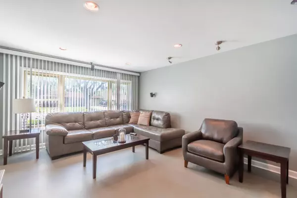 248 Clearmont DR, Elk Grove Village, IL 60007