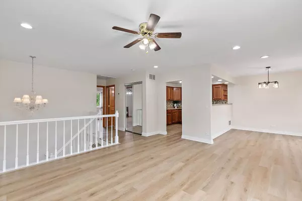 2183 Wildwood CT, Hanover Park, IL 60133