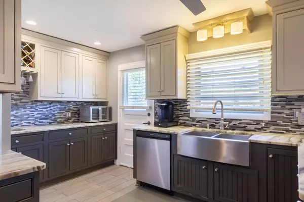 248 Clearmont DR, Elk Grove Village, IL 60007