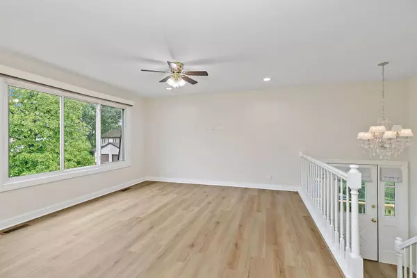 2183 Wildwood CT, Hanover Park, IL 60133