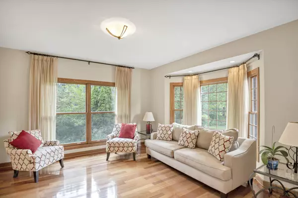 1535 S Douglas AVE, Arlington Heights, IL 60005