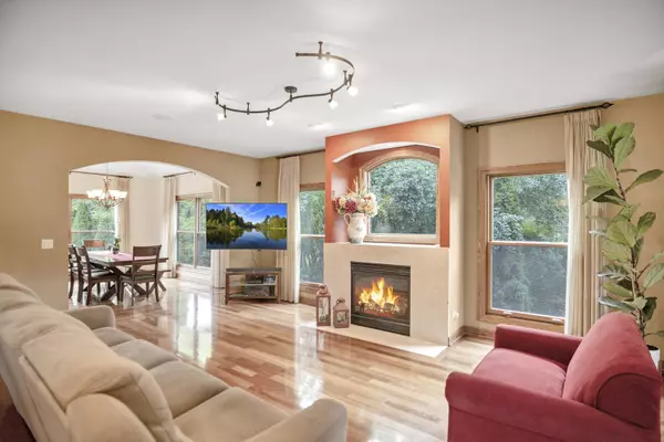 1535 S Douglas AVE, Arlington Heights, IL 60005