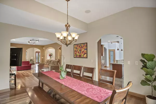 1535 S Douglas AVE, Arlington Heights, IL 60005