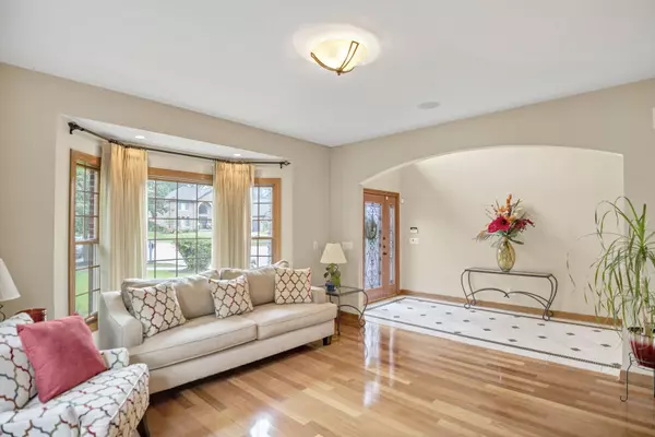 1535 S Douglas AVE, Arlington Heights, IL 60005