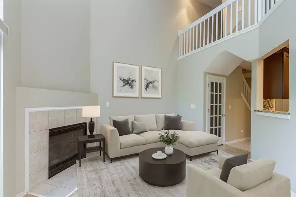 357 Lucille LN, Schaumburg, IL 60194