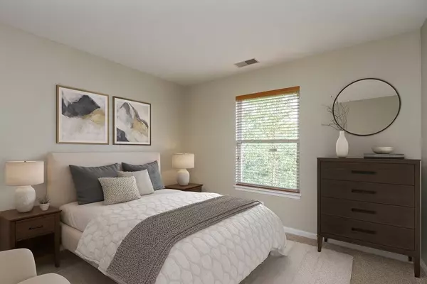 357 Lucille LN, Schaumburg, IL 60194