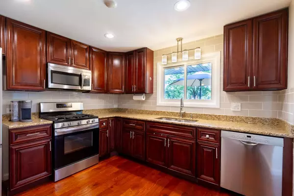 1150 Attleboro CT, Schaumburg, IL 60193