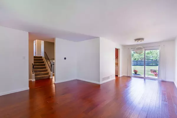 1150 Attleboro CT, Schaumburg, IL 60193