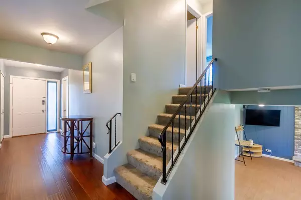 1150 Attleboro CT, Schaumburg, IL 60193