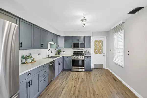 803 Forest DR, Streamwood, IL 60107