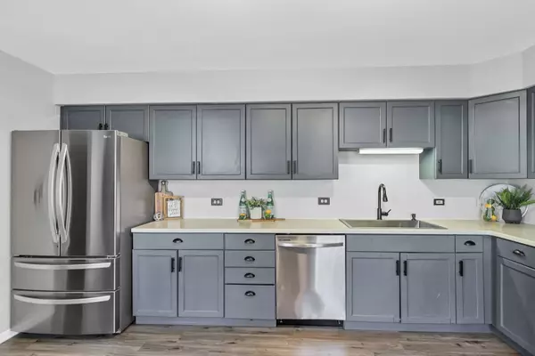 803 Forest DR, Streamwood, IL 60107